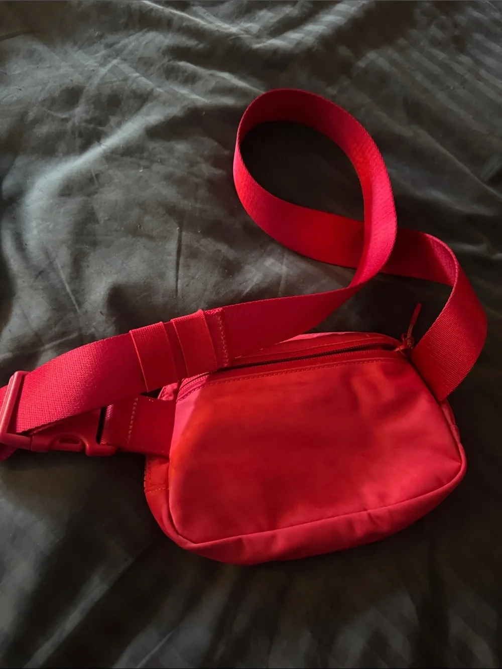 lululemon athletica Red Crossbody Travel Waist Bag - Picture 4 of 6